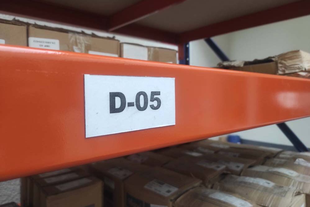 como fazer Identificação de Prateleiras com imãs, qual usar