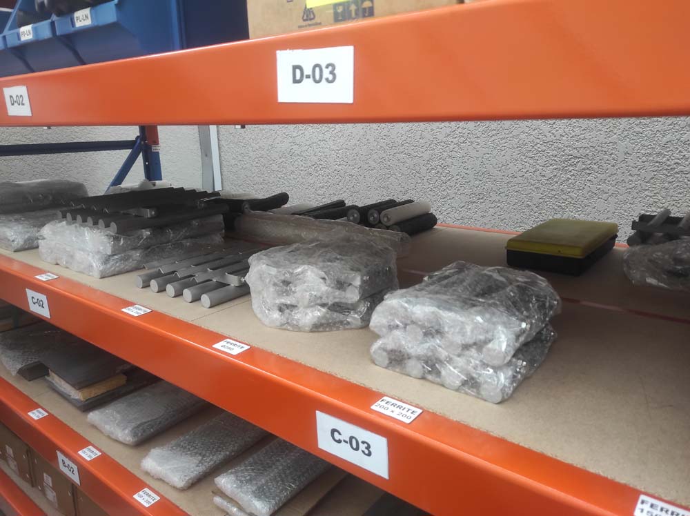 Etiqueta com ímã flexível